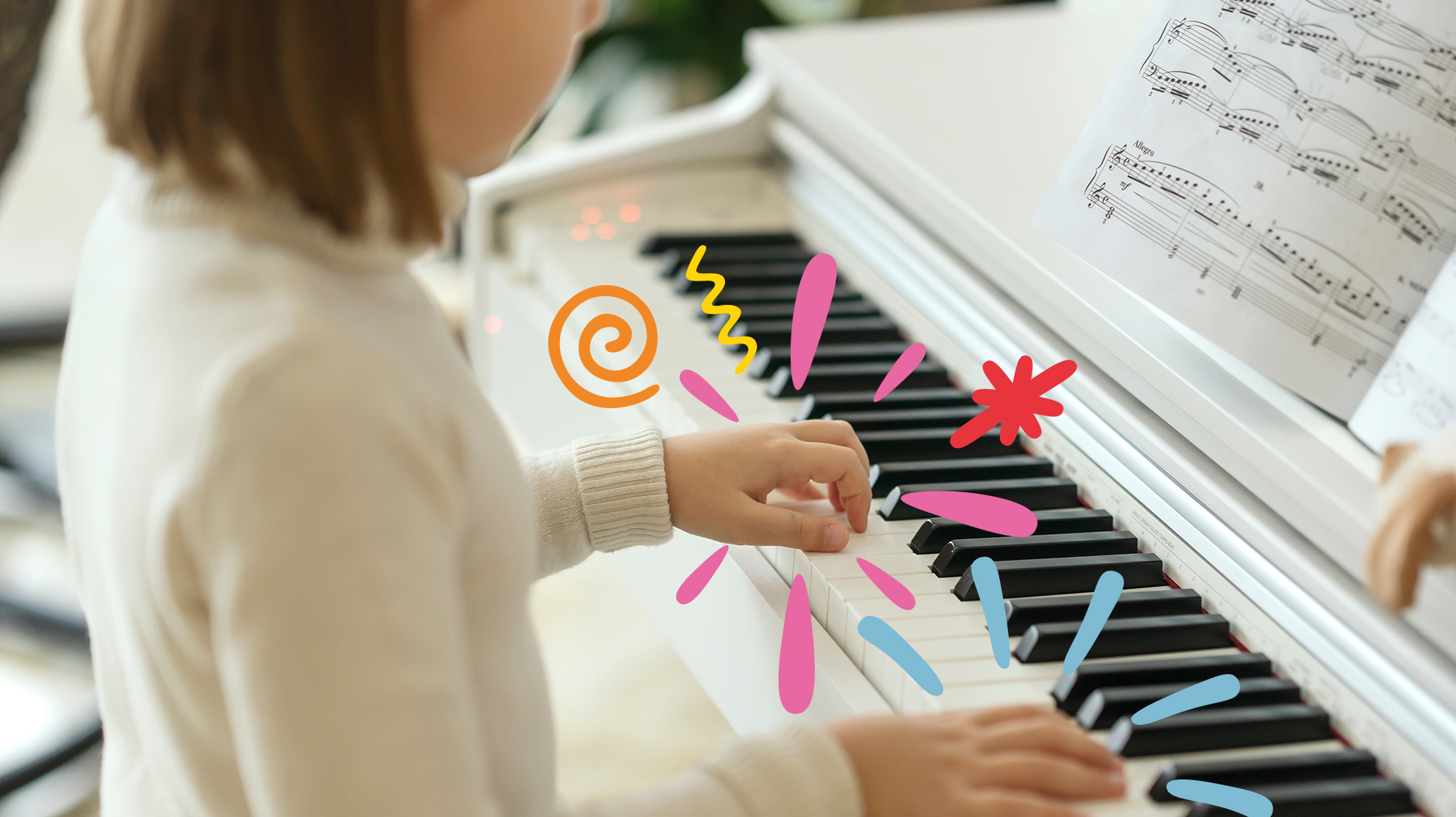 En flicka som spelar piano