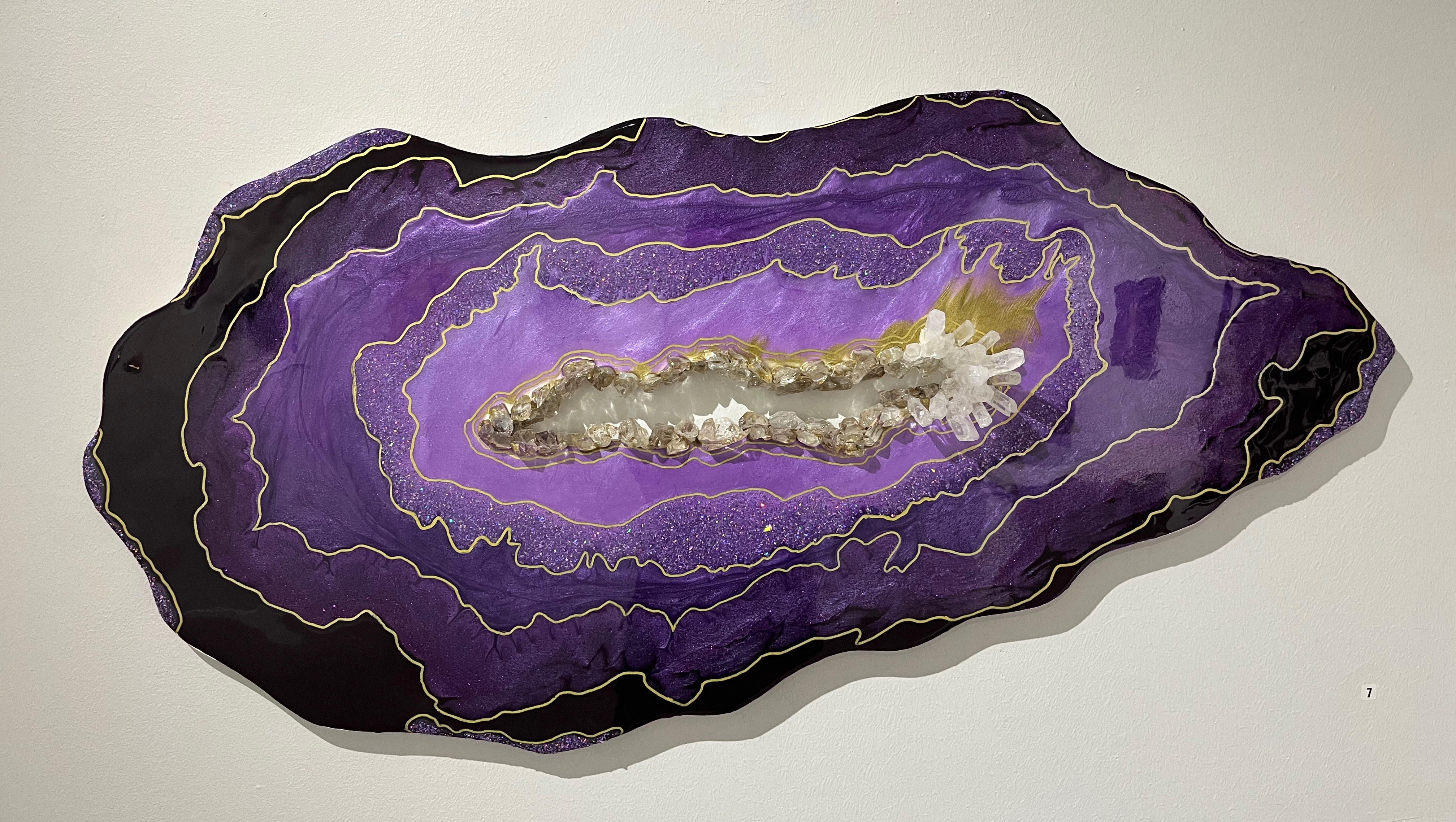 Linda Johansson - Purple geode,   Resin & äkta kristaller från Brasilien,   5000;-