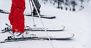 slalomskidor i snö