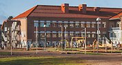 Celsiusskolans skolgård är populär både under skoltid och på fritiden.