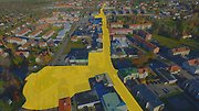 Flygbild över Edsbyns centrum med där Långgatan och Faluvägen är markerade med gul färg.