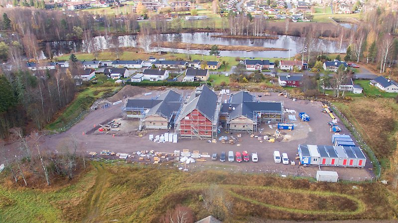 Flygbild över byggarbetsplatsen där den nya förskolan byggs.